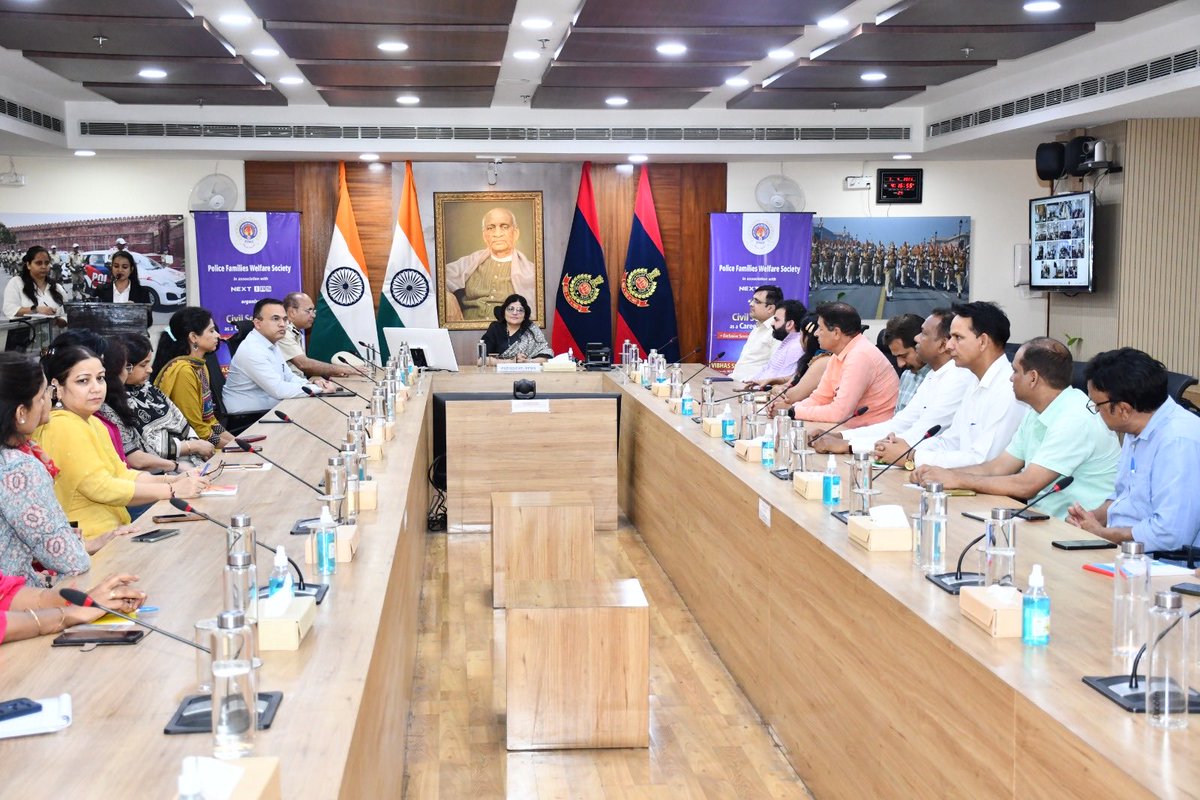 pfws1's tweet photo. In April 2026, during PFWS  Week, the Police Families Welfare Society (PFWS), under the leadership of its President Smt. Rachna Golchha, organized an online session on “Civil Services as a Career Option” for the wards of Delhi Police at Vimarsh Hall, PHQ. https://t.co/FTxue1vOrz