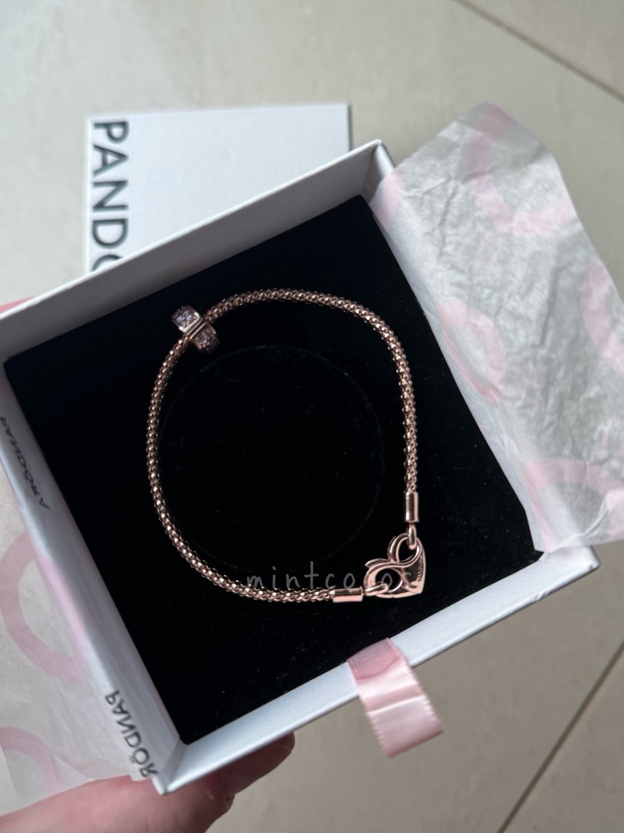 mintcocos's tweet photo. wts - want to sell

preloved / second pandora 100% original
good condi like brand new

dom tangerang

- Studded chain 14k rose gold-plated bracelet with heart clasp ( Size 19 )
Rp 3.000.000 ( beli 329 SGD )

- Pink Pavé Clip Charm rose gold
Rp 1.000.000 ( beli 135 SGD ) https://t.co/jFa4IkeweV
