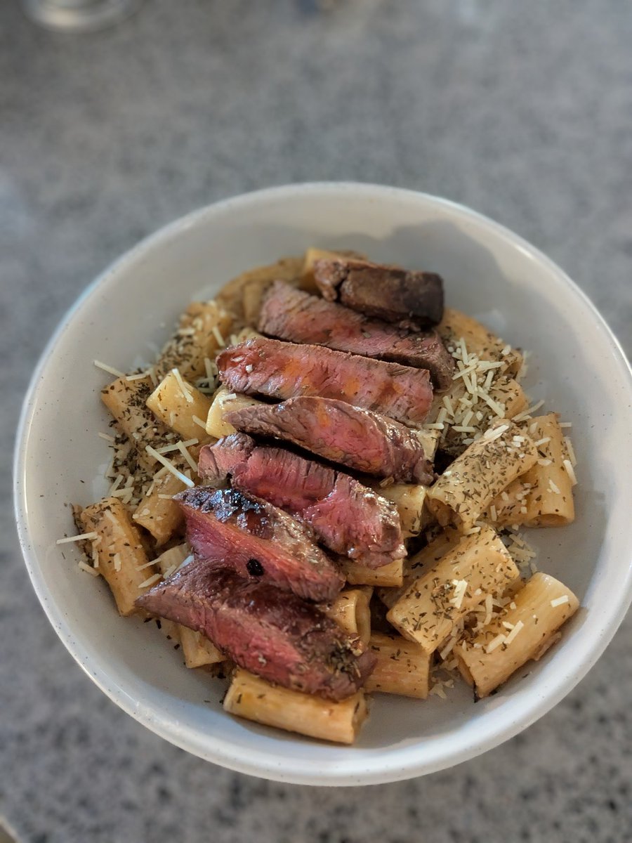 paulfenwick's tweet image. The Daughter wanted to make tonight's menu .. garlic, parmesan, peppercorn steak .. 
She nailed it, was delicious.. #daughter #foodporn
