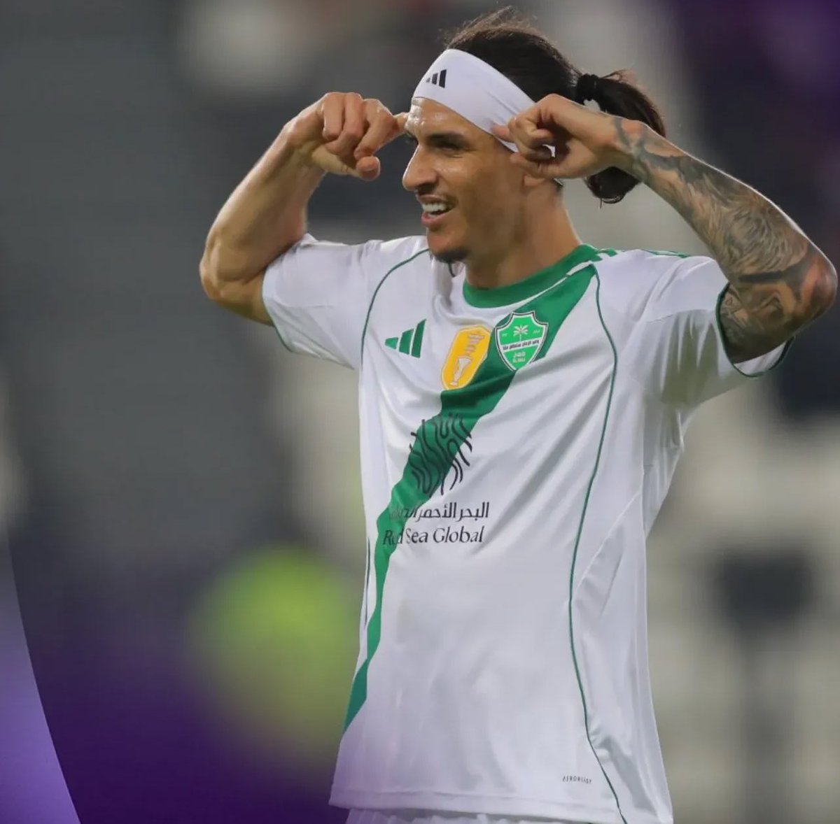 نايفيز بطل آسيا💚 tweet media