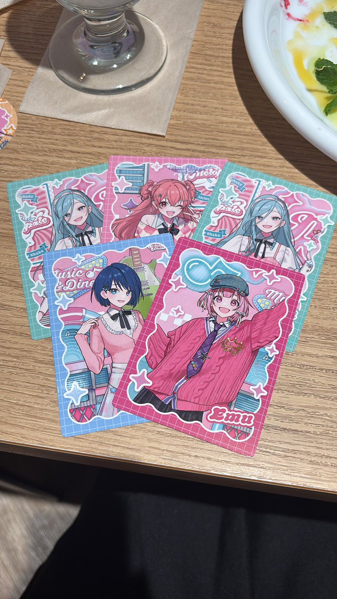 ick_0624's tweet photo. 〈交換〉
プロセカ メロパレ トレカ

譲→愛莉、雫×2、遥、えむ

求→司、類

本日メロパレいますので、池袋現地交換可能です。
ご条件が合う方、よろしくお願いします。 https://t.co/Q5HohRqoyO
