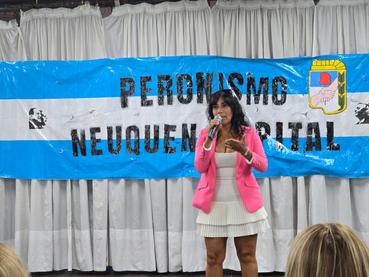 loreparrilli's tweet photo. Nuestra tarea principal es clara: crear las condiciones para que Cristina esté libre y tenga justicia imparcial.
Queremos un partido que debata ideas y planifique la gestión. https://t.co/0ENSgtMLu9