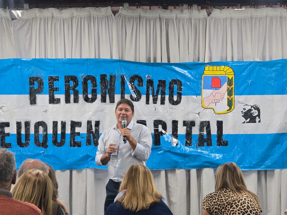 loreparrilli's tweet photo. Por eso, elegimos que nuestro primer encuentro fuera con la compañera Vanesa Siley, quien nos brindó una charla sobre la Ley de retroceso laboral de Milei. Convocamos a un peronismo que incluya a todos los que nos votaron y a los que no. Todos, todas y todes somos necesarios. https://t.co/5TrBhnLgnl