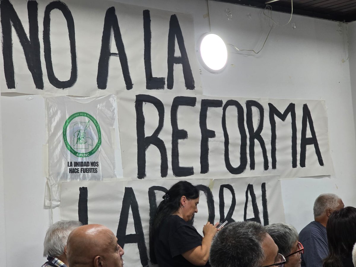 loreparrilli's tweet photo. Por eso, elegimos que nuestro primer encuentro fuera con la compañera Vanesa Siley, quien nos brindó una charla sobre la Ley de retroceso laboral de Milei. Convocamos a un peronismo que incluya a todos los que nos votaron y a los que no. Todos, todas y todes somos necesarios. https://t.co/5TrBhnLgnl