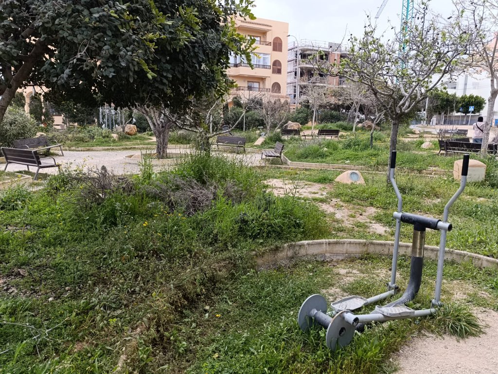 FSEPSOE's tweet photo. 🔴 El PSOE de Sant Antoni denuncia l’estat deplorable del parc del Sol Post, a la zona de ses Variades 

📄Nota de premsa: https://t.co/1sL5y0lgzv https://t.co/zgMPAUUjn7