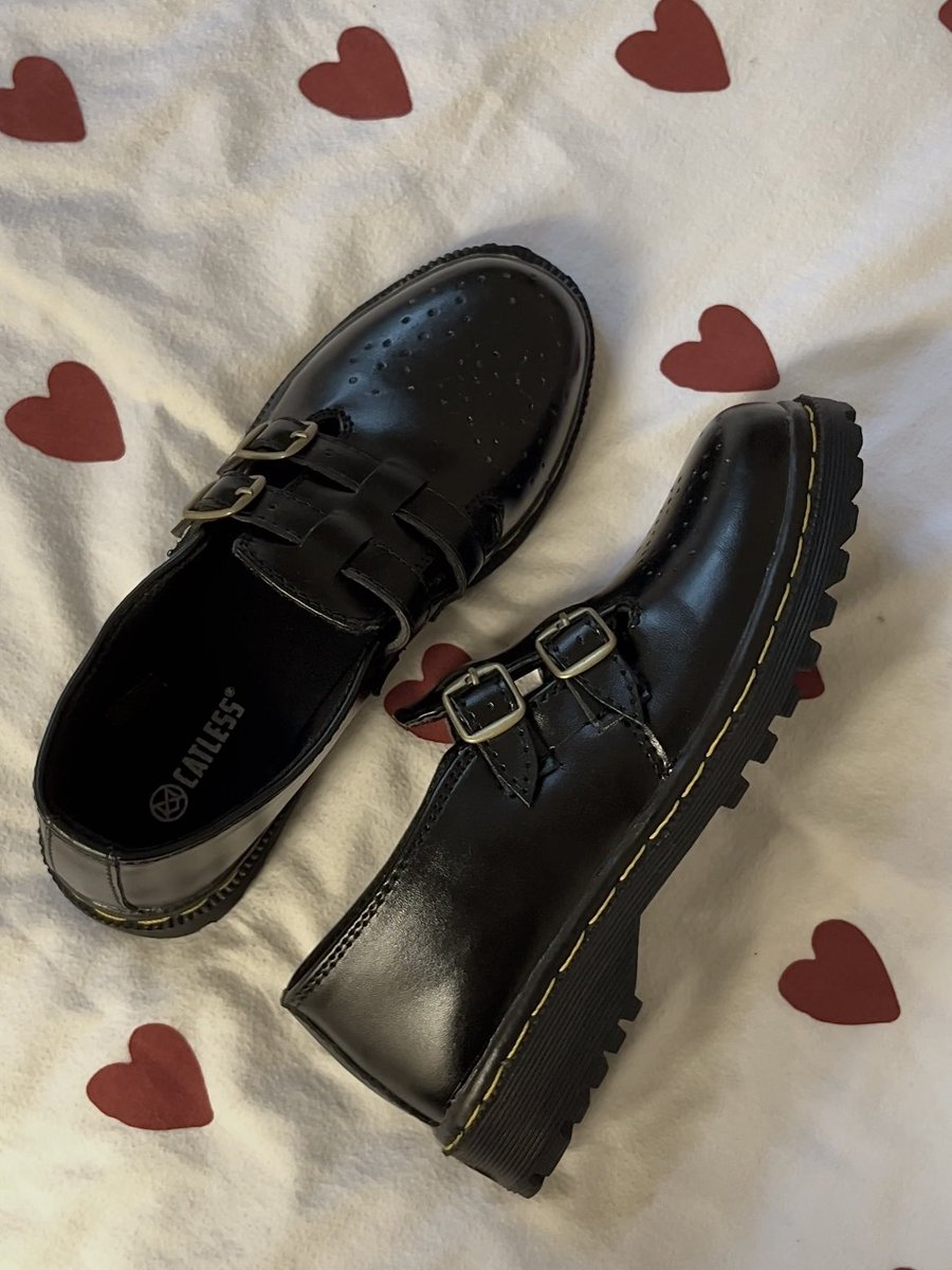 another local brand footwear yg harus dikenal banyak orang! buat kalian yg lagi cari atau butuh loafers yg masih affordable, ini harganya under 200k dan size lengkap dari 36-42 👞🖤