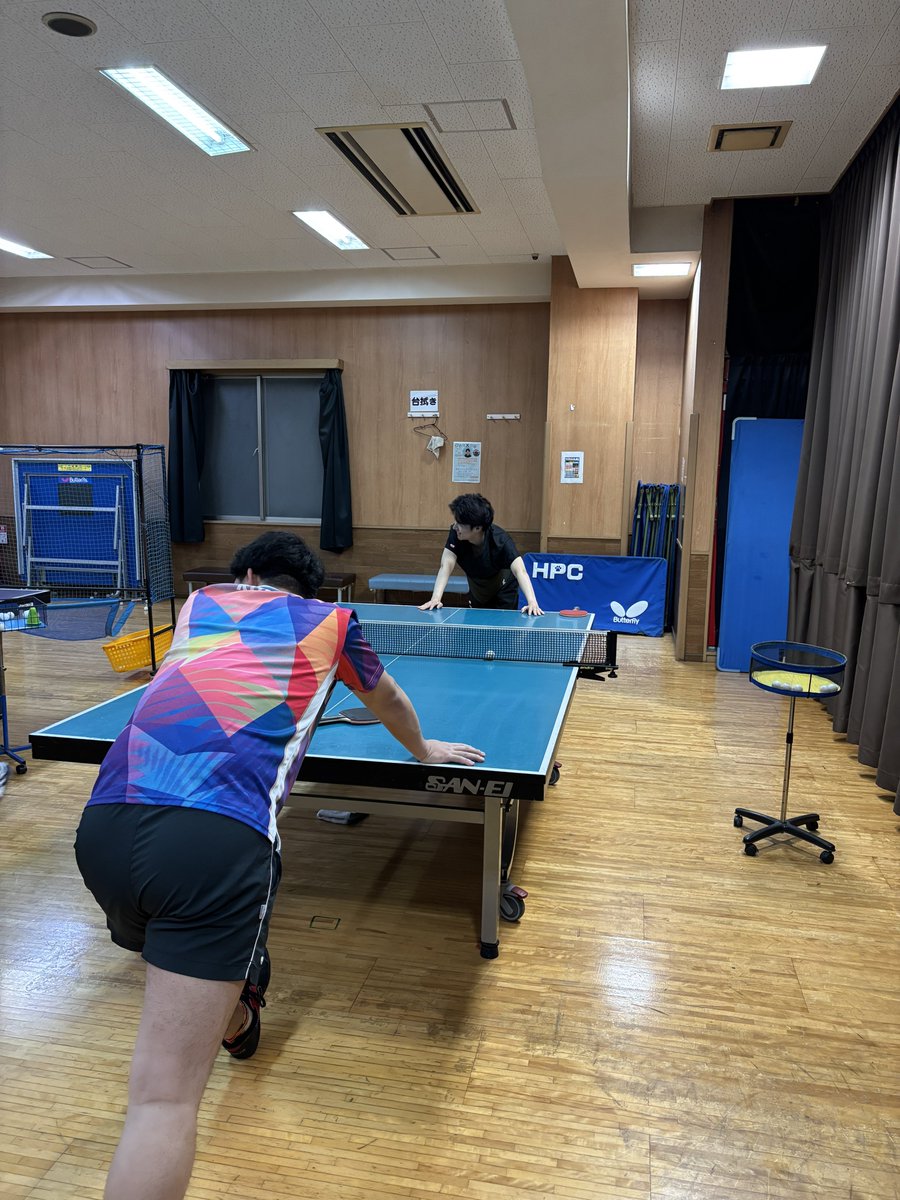 MISCHMASCHOSAKA's tweet photo. 週末のクラブ選手権予選に向けて、先週からちょこちょこラケットを握るメンバーが出て来ております。

新卒の田口くんは高崎で研修中の為、硴塚選手にトレーニングパートナーをご依頼しております。
仕上げて来阪してください🙏笑

#練習相手豪華すぎんか https://t.co/s47FSjcjih