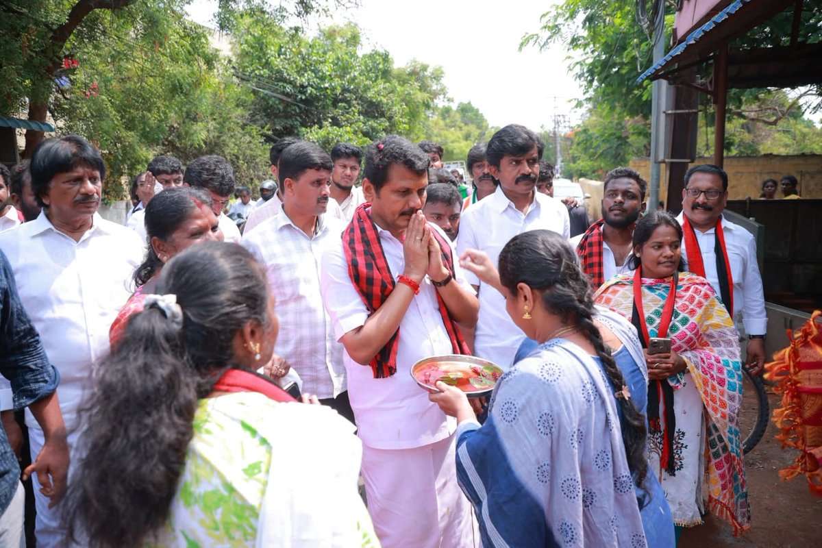 DMKCoimbatore's tweet photo. கோவை மாவட்டம், கோவை தெற்கு சட்டமன்ற தொகுதி, புலியகுளம் பகுதி, புலியகுளம் மெயின் ரோடு பகுதியில், வெற்றி வேட்பாளர் திரு.செந்தில் பாலாஜி அவர்கள் உதயசூரியன் சின்னத்திற்கு வாக்கு கேட்டு தேர்தல் பரப்புரை மேற்கொண்டார். 

#VoteForDMK https://t.co/a2avivgRp9