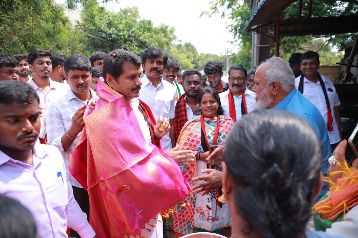 DMKCoimbatore's tweet photo. கோவை மாவட்டம், கோவை தெற்கு சட்டமன்ற தொகுதி, புலியகுளம் பகுதி, புலியகுளம் மெயின் ரோடு பகுதியில், வெற்றி வேட்பாளர் திரு.செந்தில் பாலாஜி அவர்கள் உதயசூரியன் சின்னத்திற்கு வாக்கு கேட்டு தேர்தல் பரப்புரை மேற்கொண்டார். 

#VoteForDMK https://t.co/a2avivgRp9