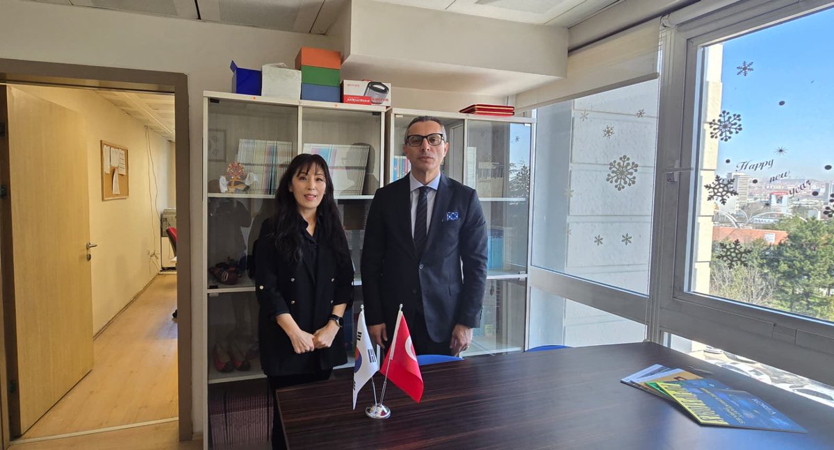 ProfGultekin's tweet photo. Dr.Ogr.Uyesi Eunmi Yu ile Korece dil egitimlerimiz hakkında verimli bir toplantı yaptık https://t.co/vcHC2sAjGV