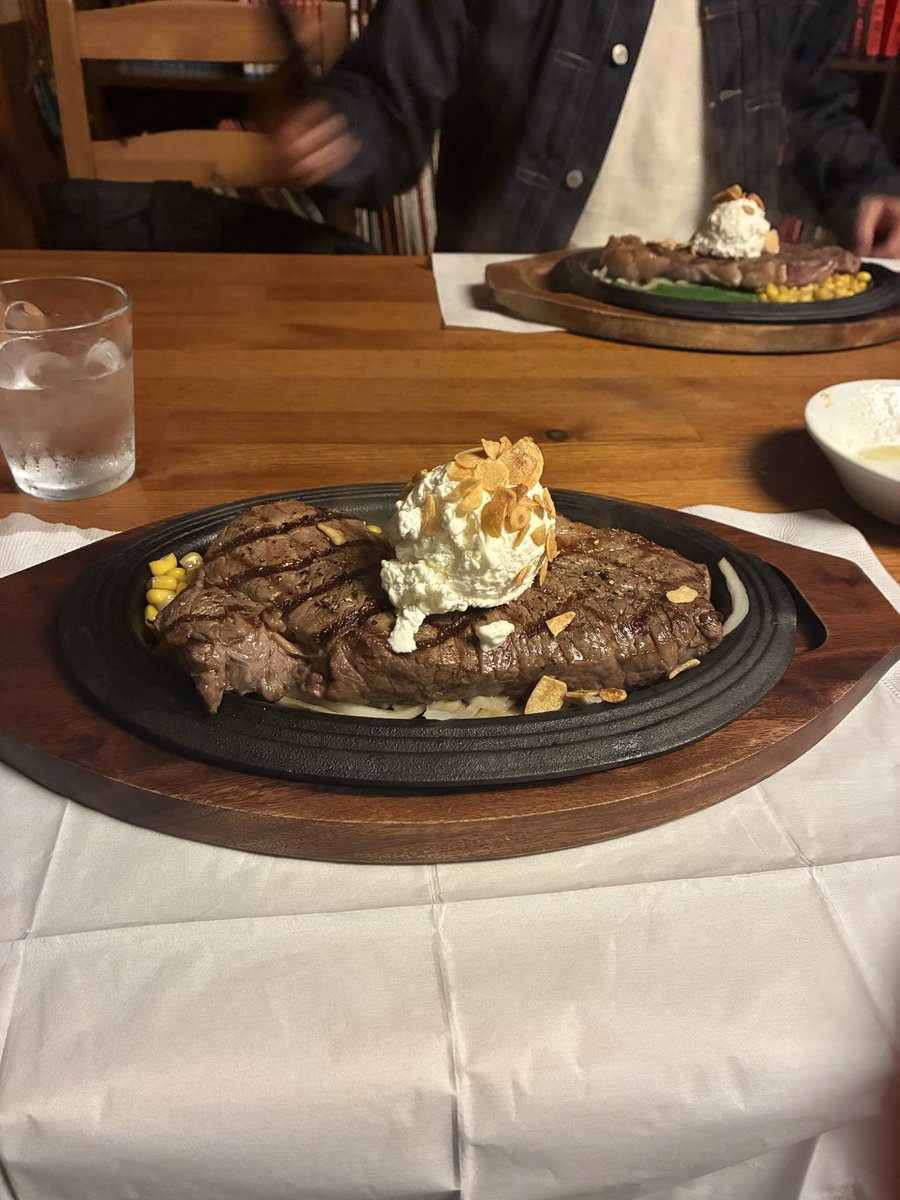 ten_lax6's tweet photo. 350gも食べたから明日からは元気いっぱいなはず🍖 https://t.co/f7wCiJyAj8