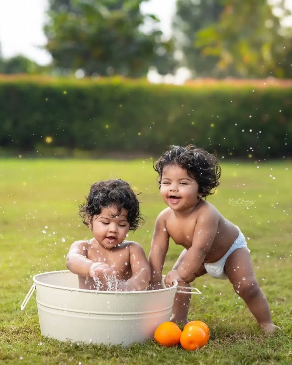 MadrasPropStore's tweet image. Diaper Buddies

Beautiful pictures by @pixelframezstudio.

Our Cream Bath Tub 2,699 INR in use.

Also available in Rustic and Pink Shades

DM or WhatsApp at 8778005580 to order.

#babybath

#bathtime #bathtub

#twintoddlers

#summer