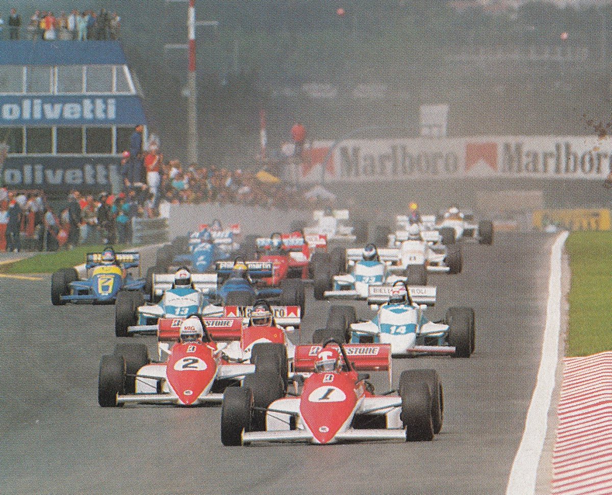 sportmotores's tweet image. #TBT 🔙🧐 Já passaram mais de 40 anos desde esta foto que marca o arranque da corrida de #F3000 no Autódromo do Estoril.