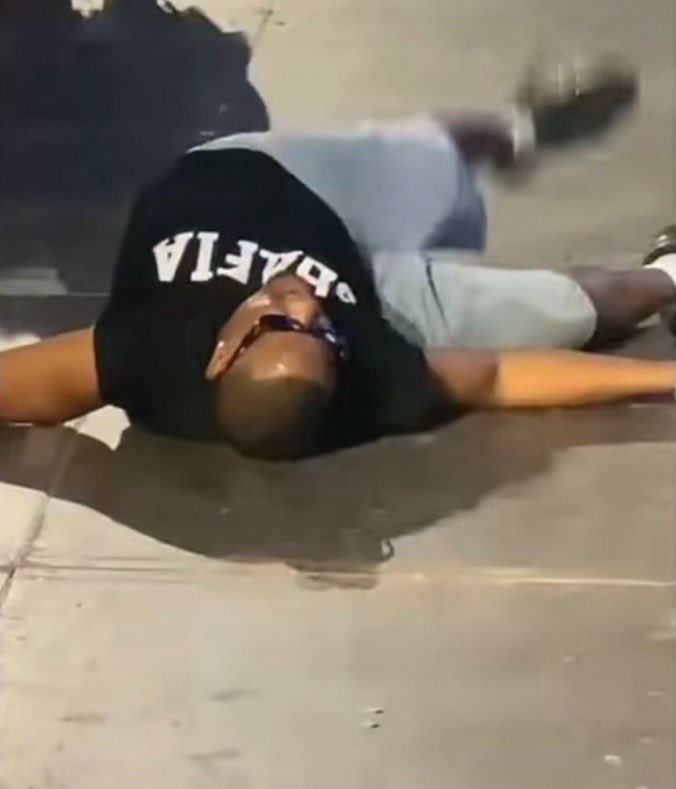 guylikesolomon's tweet image. Popular Nigerian DJ and singer, DJ Tunez, a close friend of Wizkid, has been rushed to the hospital after Burna Boy beat him up in a club. He is currently in a coma fighting for his life💔