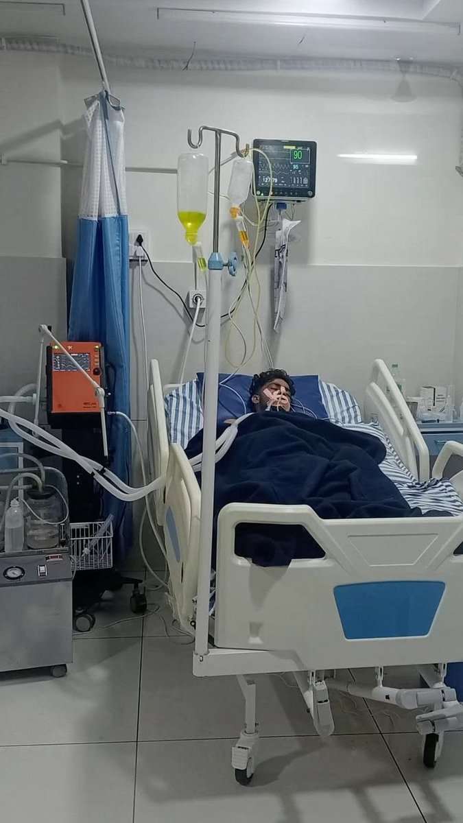 guylikesolomon's tweet image. Popular Nigerian DJ and singer, DJ Tunez, a close friend of Wizkid, has been rushed to the hospital after Burna Boy beat him up in a club. He is currently in a coma fighting for his life💔