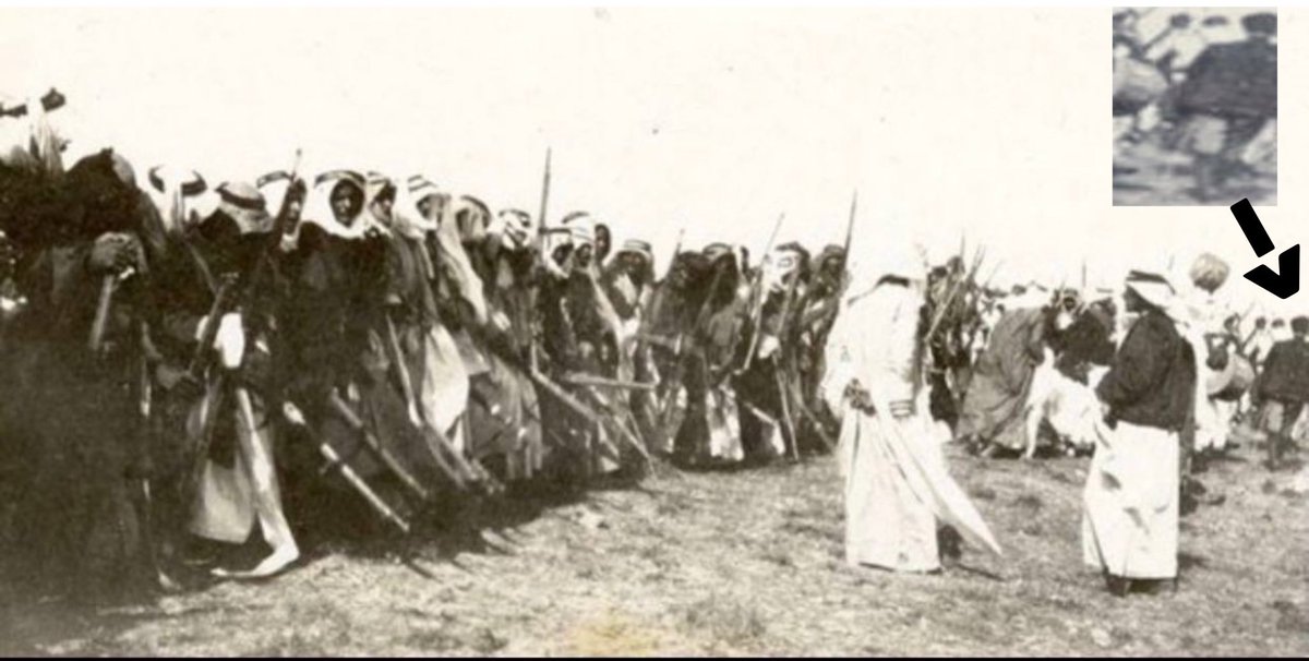 #العرضة الي الصورة لـ جيش الأمير سعود بن عبدالعزيز #الرشيد الموقع تيما - المصدر الأرشيف العثماني _ 

ويوجد بالصورة #السفير_العثماني لـ فخري باشا