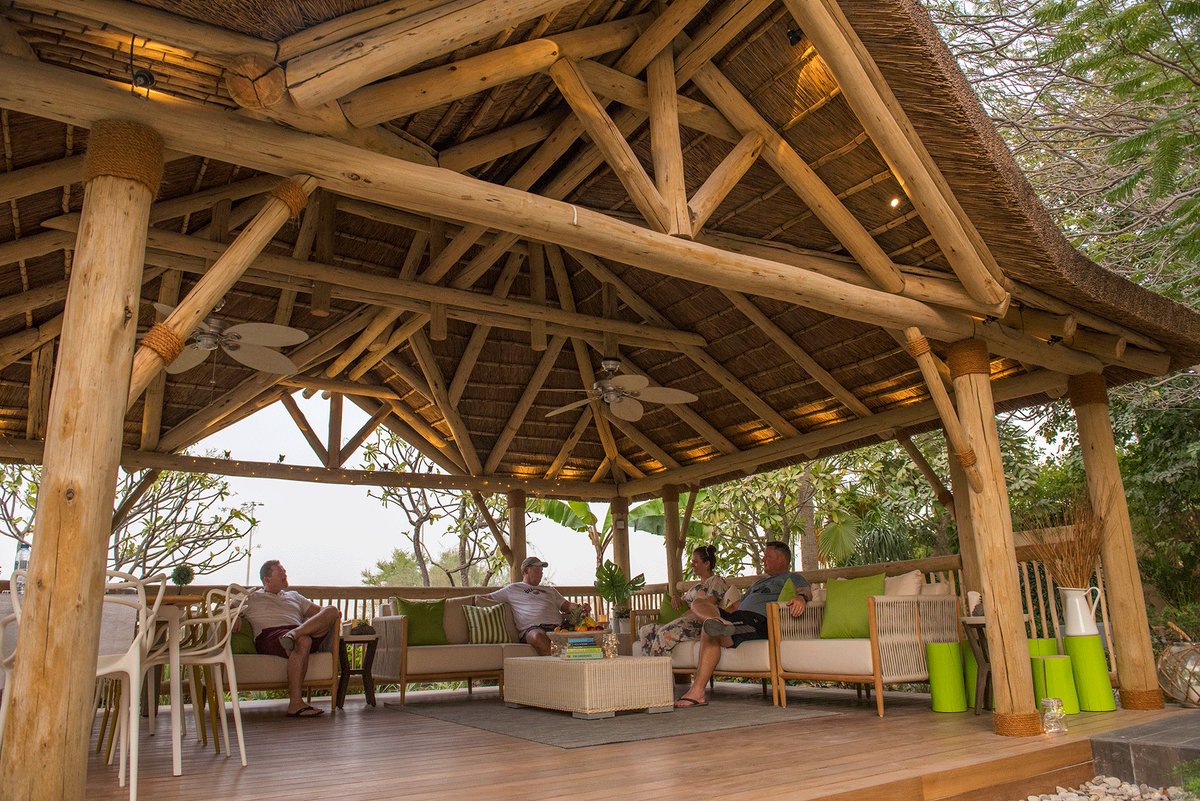 CapeReed's tweet image. Heat is the biggest challenge in outdoor design.

The solution isn’t just more shade —
It’s smarter materials.

capereed.com/thatched-gazeb…

#SustainableBuilding
