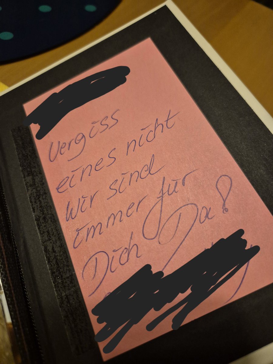 Hab von den 'ex' Schwiegers ein Fotoalbum bekommen. Und hinten klebt folgender Zettel drin.

Liebs ein bisschen sehr.