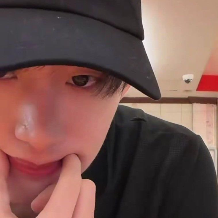 𝖫𝖾𝖺𝗇𝖽𝖾𝗋 𝖠𝗌𝗁. tweet media