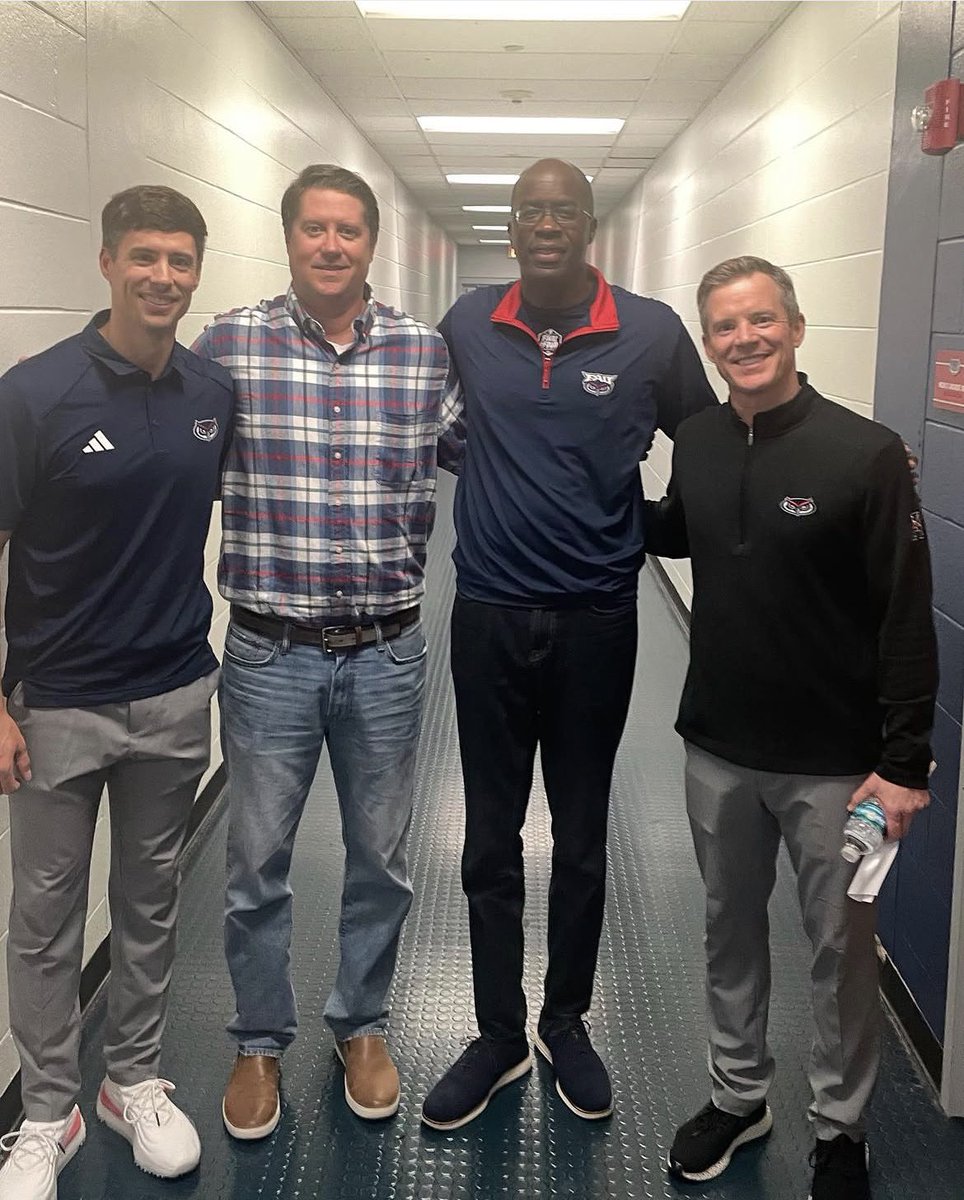 Otis Kitchen II tweet media