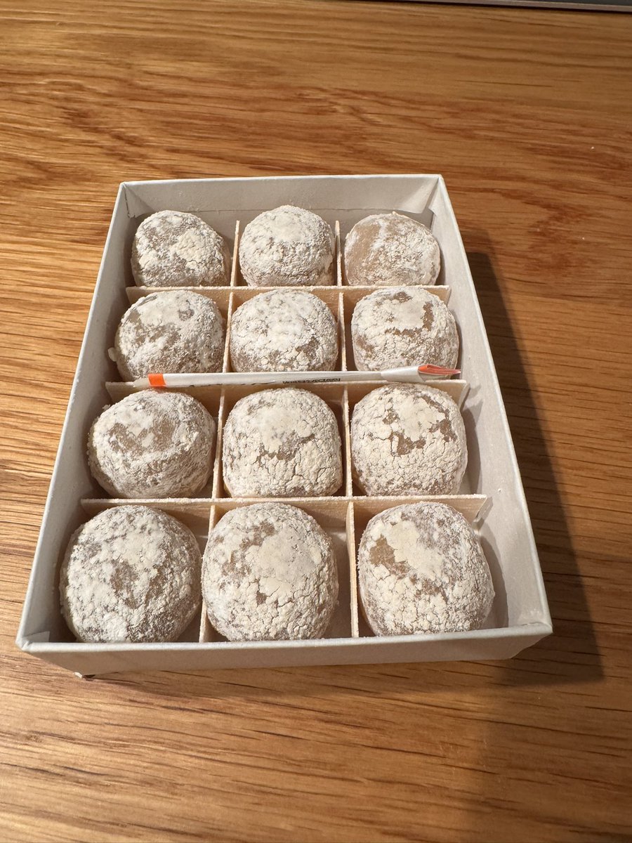 40owa's tweet photo. 今更ながらようやく初体験。
牛皮の柔らかさとふわっとした和三盆が美味しかった。日本橋とやまアンテナショップに売ってるよ。 https://t.co/n8oLpXgIAk