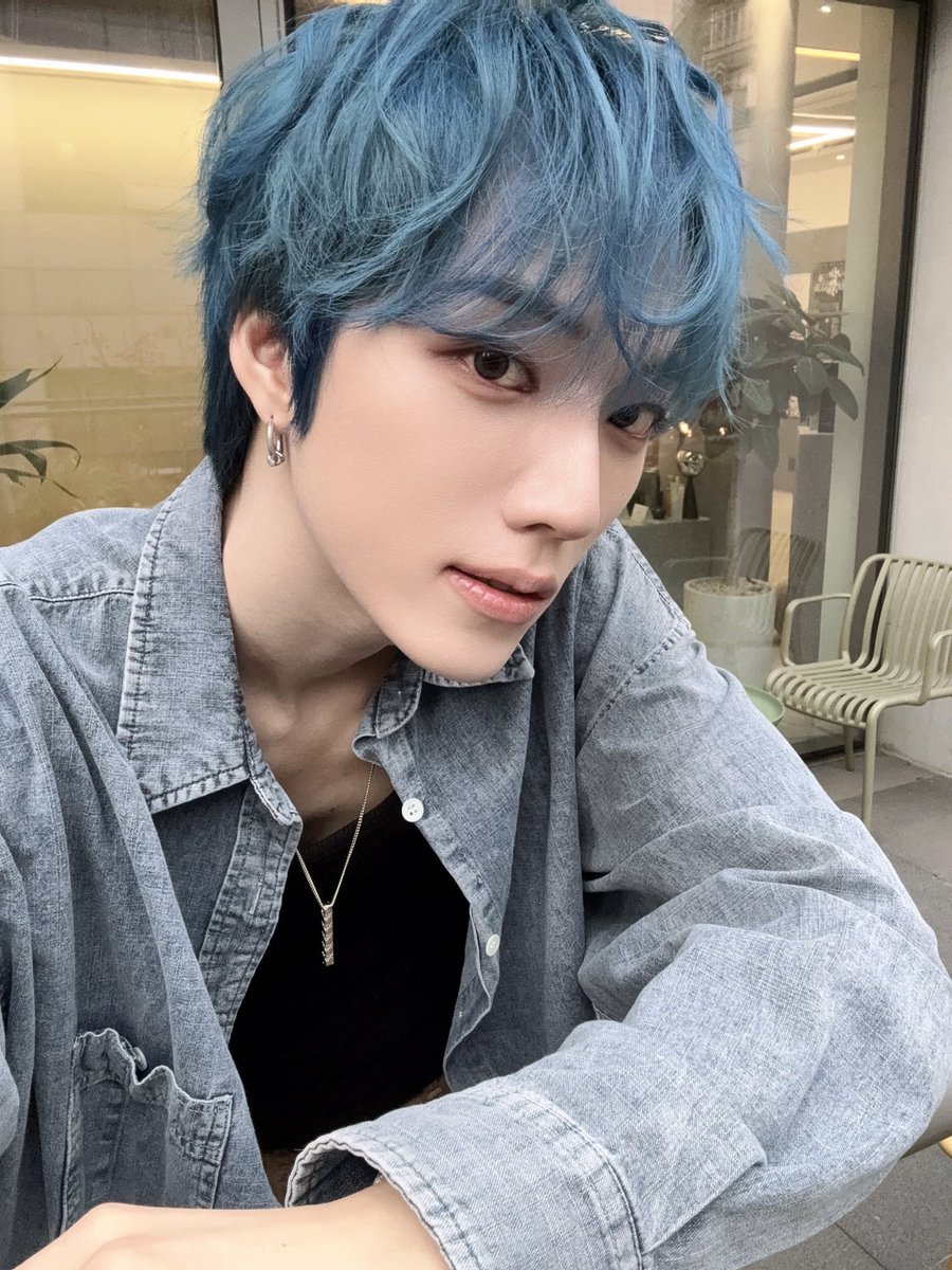 AIMERS_members's tweet photo. 뉴헤어 셀카 어때~~ㅎㅎ💙
요며칠 다시 좀 쌀쌀하다니까 따뜻하게 입고
감기조심💕 아프지마요🌸

#AIMERS #에이머스 #WOOYOUNG #우영 https://t.co/rFbzMLk58M