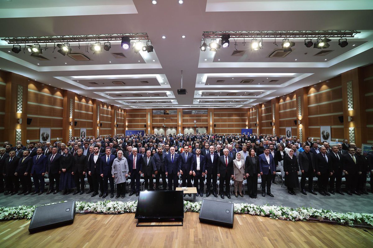 akgencistanbul's tweet photo. Yerel yönetimler Gündemli İl Danışma Meclisi Toplantımızı, teşkilatımızın tüm kademelerinin geniş katılımıyla İl Başkanlığımızda gerçekleştirdik.

Güçlü teşkilat yapımız ve hizmet sevdamızla milletimize hizmet yolunda olmaya devam edeceğiz. https://t.co/zzKg5ZIFBG