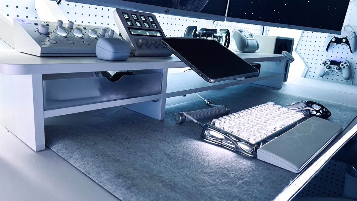 mashu0610's tweet image. 近未来感と懐かしさのあるゲーム部屋🎮
#desksetup