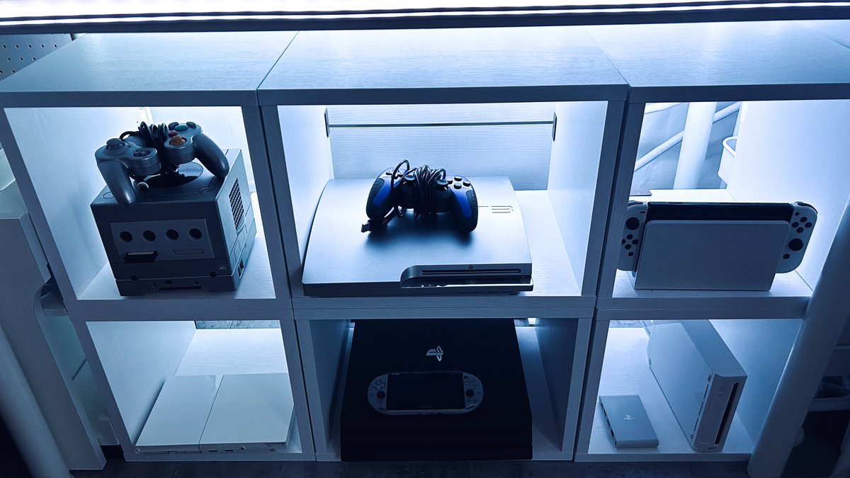 mashu0610's tweet image. 近未来感と懐かしさのあるゲーム部屋🎮
#desksetup