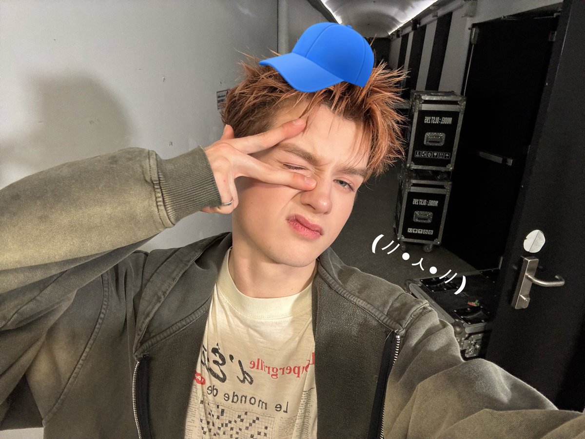 LEON BOX 📦 tweet media