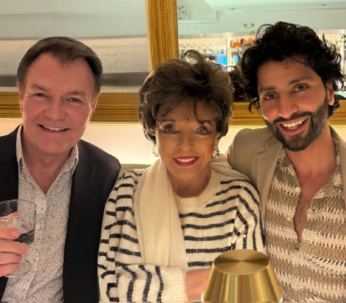 LangfordBarry's tweet image. At a wonderful dinner last night to celebrate 50 years of friendship with the fabulous Dame Joan Collins. 
What a lucky and life-changing day 6 April 1976 was for me!
#friends #anniversary #DameJoanCollins #Dynasty