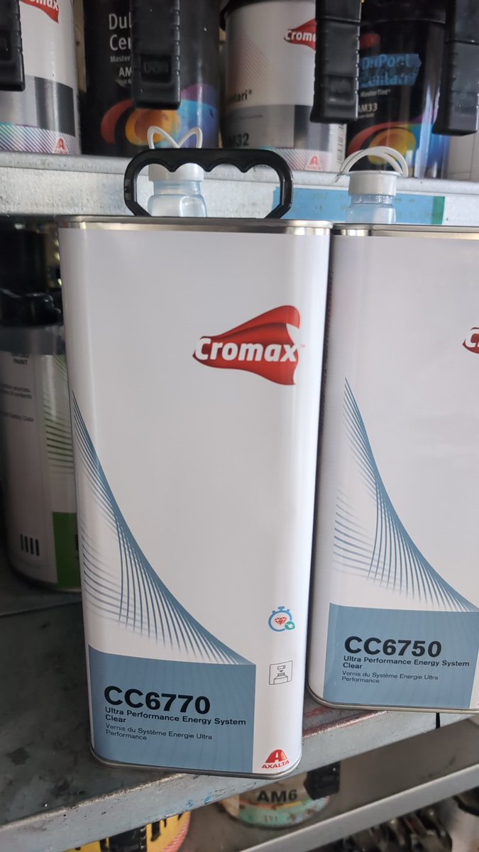 corokuro's tweet photo. 今日からクリアがCC6750からCC6770にかわりました。
ベースコートとブレンダーに硬化剤を入れなくてもOKになって、樹脂パーツに軟化剤も入れなくてOKでよりお手軽に(*^^*)
だけど不安なんでベースコートには硬化剤いれときます😅
#自動車塗装
#cromax https://t.co/FENipUnuUe