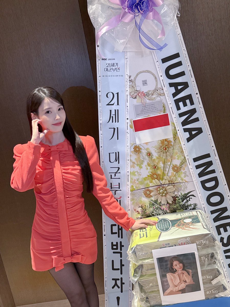 아이유(IU) tweet media