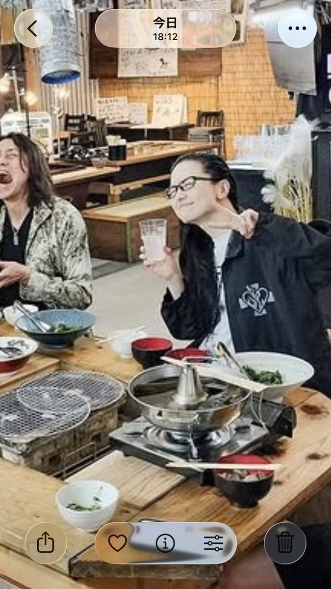 この清さんが着てるやつがジャージパーカーか！
と思ったら全然違った笑
いや、このシャカシャカっぽい記事のやつも欲しい！売ってくれー！

#FYOPplus
#bz
#livegym2026
#グッズ整理券