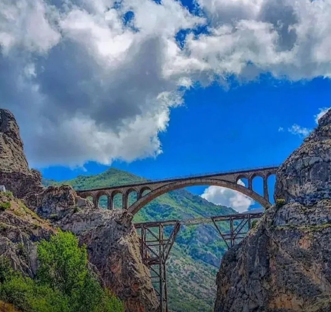 ahampay's tweet photo. این پل نباید هیچ آسیبی بهش وارد بشه. این یادگار رضاشاه بزرگ برای ایرانمان هست.
@CENTCOMFarsi @IDFFarsi 🙏🇮🇱🇺🇸 https://t.co/iAvnc0xJjM