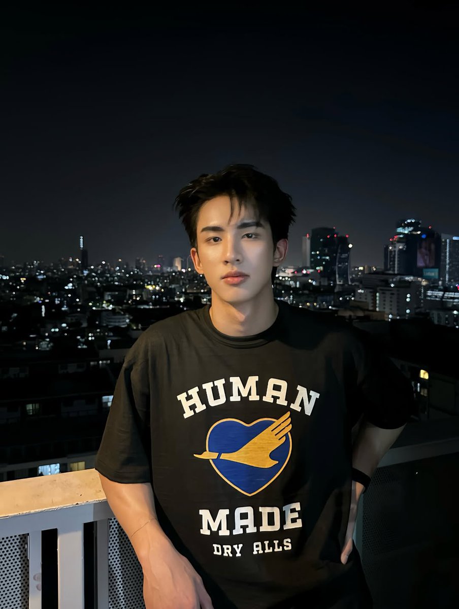 astonbun's tweet image. he’s so hot 

#surfjava #swensurf