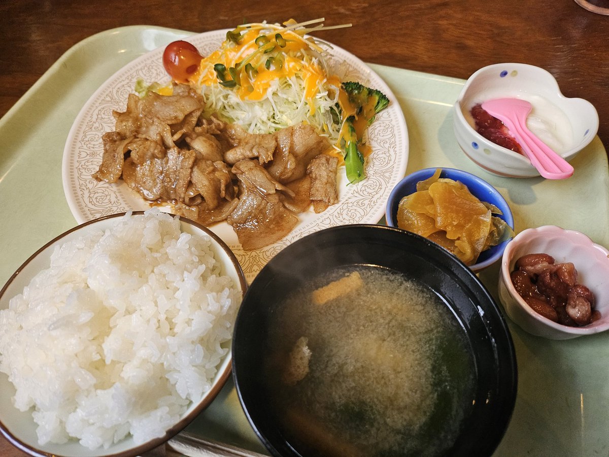 s58io19's tweet photo. ランチ
伊豆の国市四日町｢ひよしや｣さん
韮山駅駅徒歩1分！
おかあさんが作る焼肉定食！
旨かった😋
お店の雰囲気も昭和の雰囲気で懐かしさと当時を振り返る恥ずかしさがw
ご馳走さまでした😋
#ランチ
#ひよしや
#焼肉定食
#伊豆の国市四日町
#韮山駅
#昭和
#韮山反射炉 https://t.co/qRWB9292vU