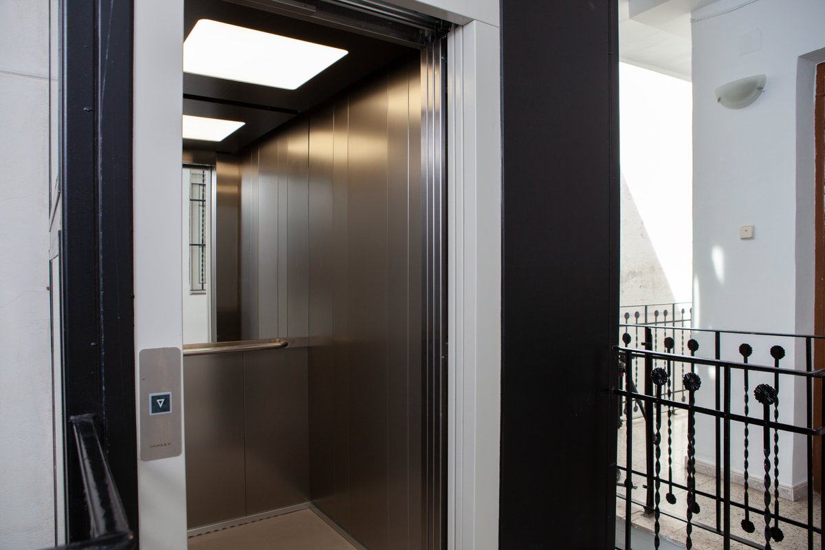 Rehabilitar es avanzar paso a paso.🧱➡️

El equipo ha trabajado en la renovación del sistema de elevación de un edificio en Madrid, mejorando su seguridad y accesibilidad.

Una mejora técnica que se traduce en calidad de vida.

#DuplexAscensores #Madrid #MovilidadVertical