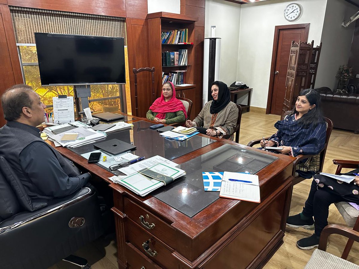 unwomen_pak's tweet image. Mission KP | Day 01
In a second key engagement, DCR  Ms. @FahmidaIqbal  Iqbal met ACS Home KP Mr. Ikram Ullah Khan, recognizing strong partnership under the 2021 MOU.

✔️ GBV convictions ↑ 5→12%
✔️ 2,800+ trained
✔️ Women in KP Police ↑

@htakpk 
 #EndGBV #GenderEquality