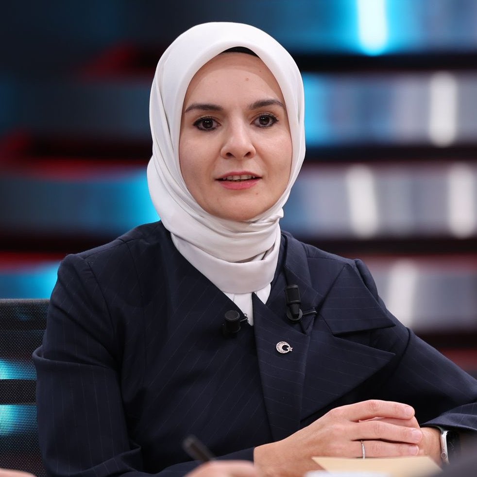 pusholder's tweet photo. Aile ve Sosyal Hizmetler Bakanı Göktaş:

“Sosyal ağ sağlayıcılar, 15 yaş altı çocuklara hizmet sunmayacak ve bunu temin etmek için yaş doğrulama dahil gerekli tedbirleri alacak.” https://t.co/3VspBPkMcV