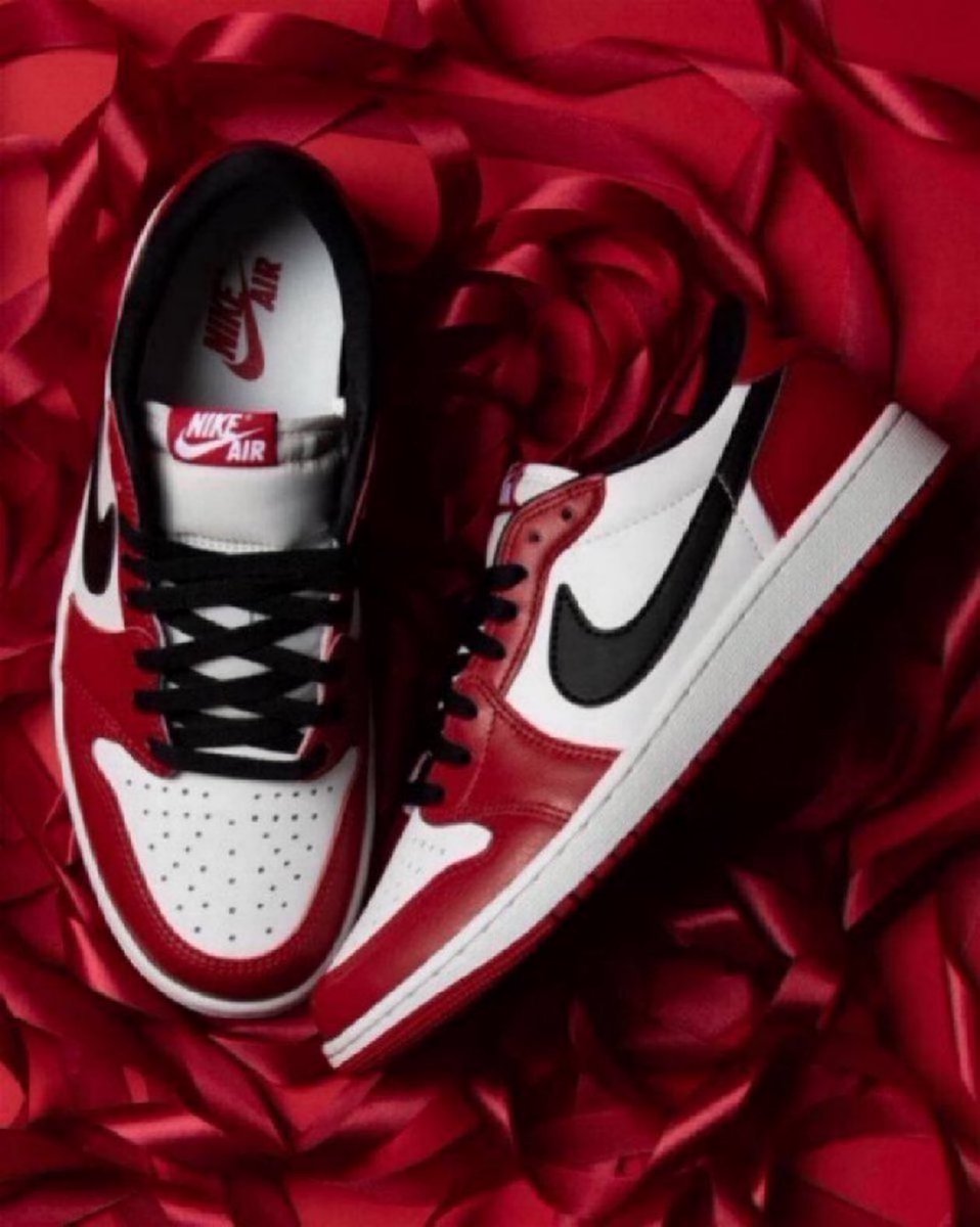 snkr_twitr's tweet photo. AD: Few sizes at $120
Jordan 1 Low OG 'Chicago' 

JDsports https://t.co/Ik7xHQw9Hn
Use code JDS10

Finishline https://t.co/5OFbLw6838
Use code SPRINGKICKS

Use STATUS Rewards https://t.co/LeoESsVore