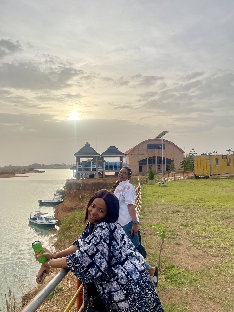 Plateau Asian girl🌟 tweet media