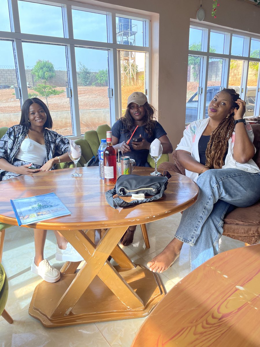 Plateau Asian girl🌟 tweet media