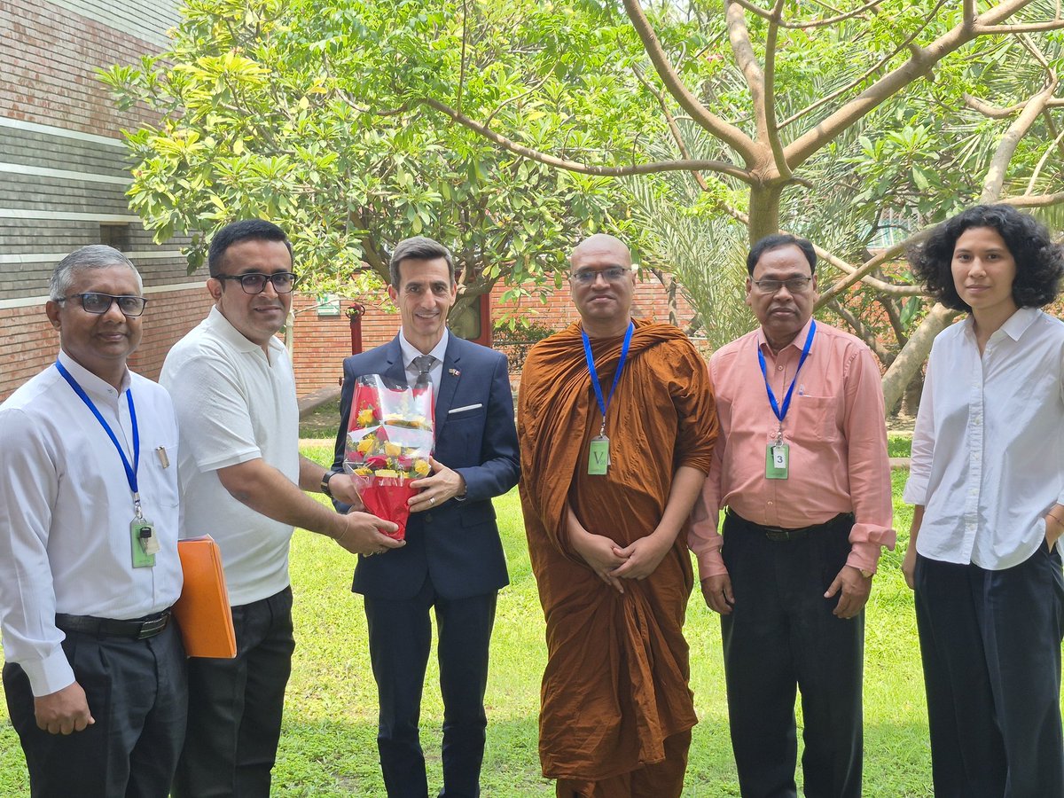 France in Bangladesh 🇫🇷🇪🇺 tweet media