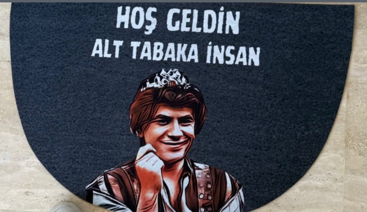 Arabalarafısıldayankadın. tweet media