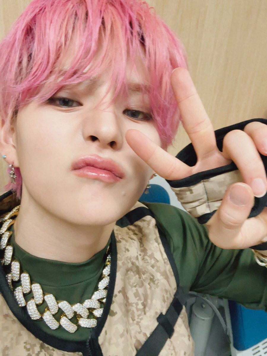 ( ◠‿◠ )💤 tweet media