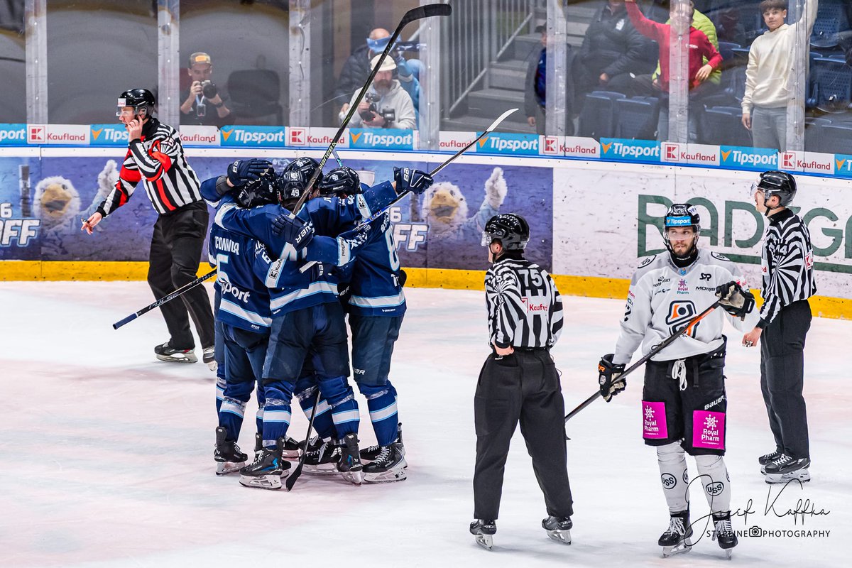 starlinesk's tweet photo. V druhom semifinálovom zápase play off Tipsport ligy zvíťazil @hcslovanba nad HC Košice 3:2 a vyrovnal sériu na 1:1. Duel priniesol napínavý, vyrovnaný hokej plný súbojov a gólových obratov.
https://t.co/1TVtTkXPhX
#hcslovan #hckosice #smebelasi #vernislovanu https://t.co/8R0g7tHqfm