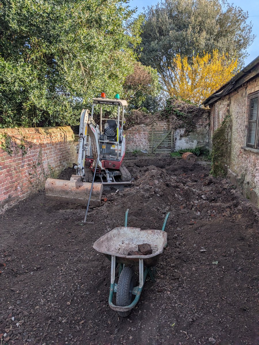 JD_HILL's tweet photo. Easter Mini Digging https://t.co/9j0Yy1kSbE