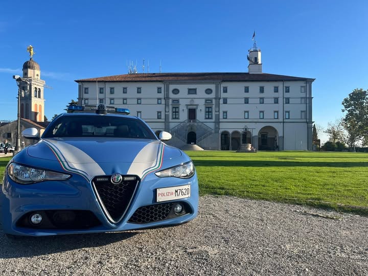 poliziadistato's tweet image. Buongiorno dai poliziotti della #Squadravolante di Udine
#essercisempre #7aprile