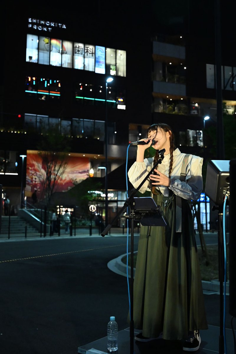 4月6日
相澤香純。＠下北沢駅東口広場内
「下北沢まちの案内所 音楽ライブ」♪

Photo②

<a href="/aizawa_kasumi/">相澤香純。9月6日ワンマン@川崎</a>
lit.link/aizawakasumiof…
#相澤香純。 #まちの案内所ライブ #下北沢
#下北沢まちの案内所ライブ